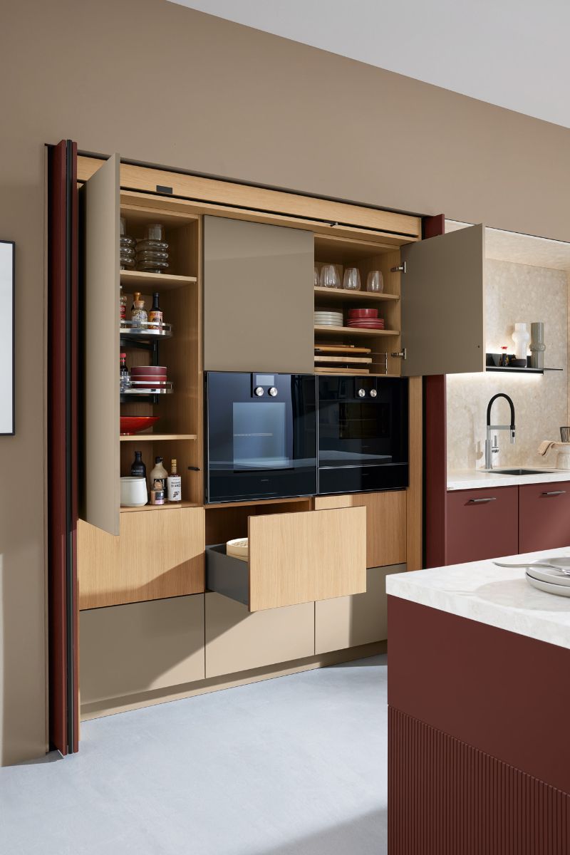 Ballerina Design Inselkueche Rostrot Einbauschrank
