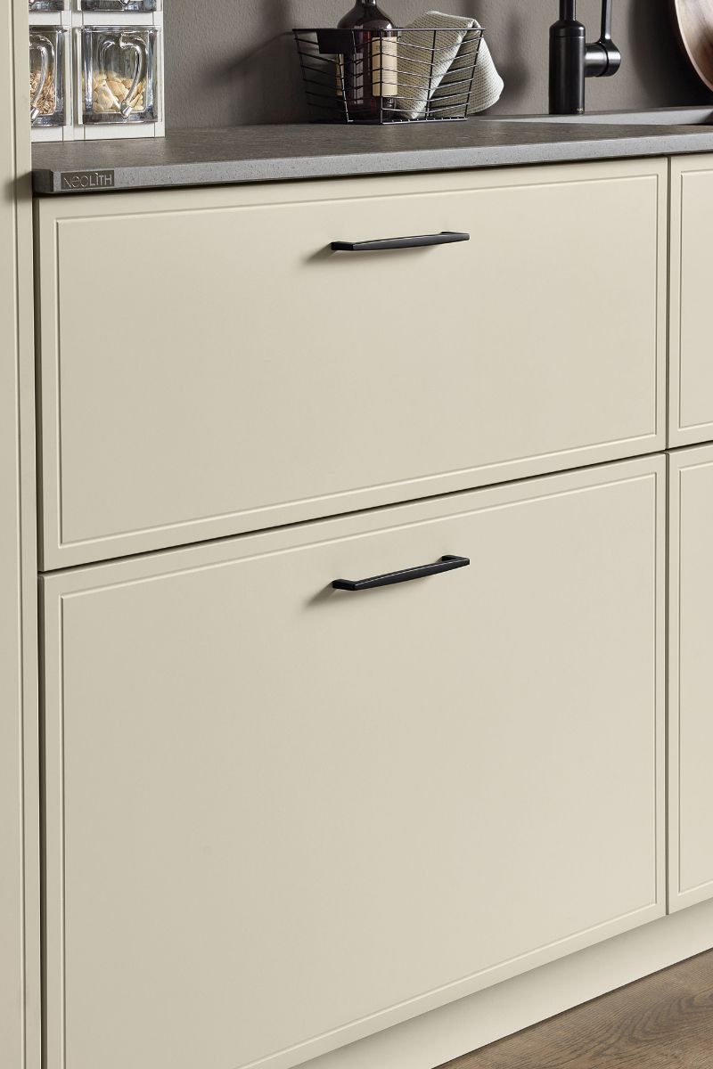 Ballerina moderne Landhausküche Beige mit filigranen Rahmenfronten